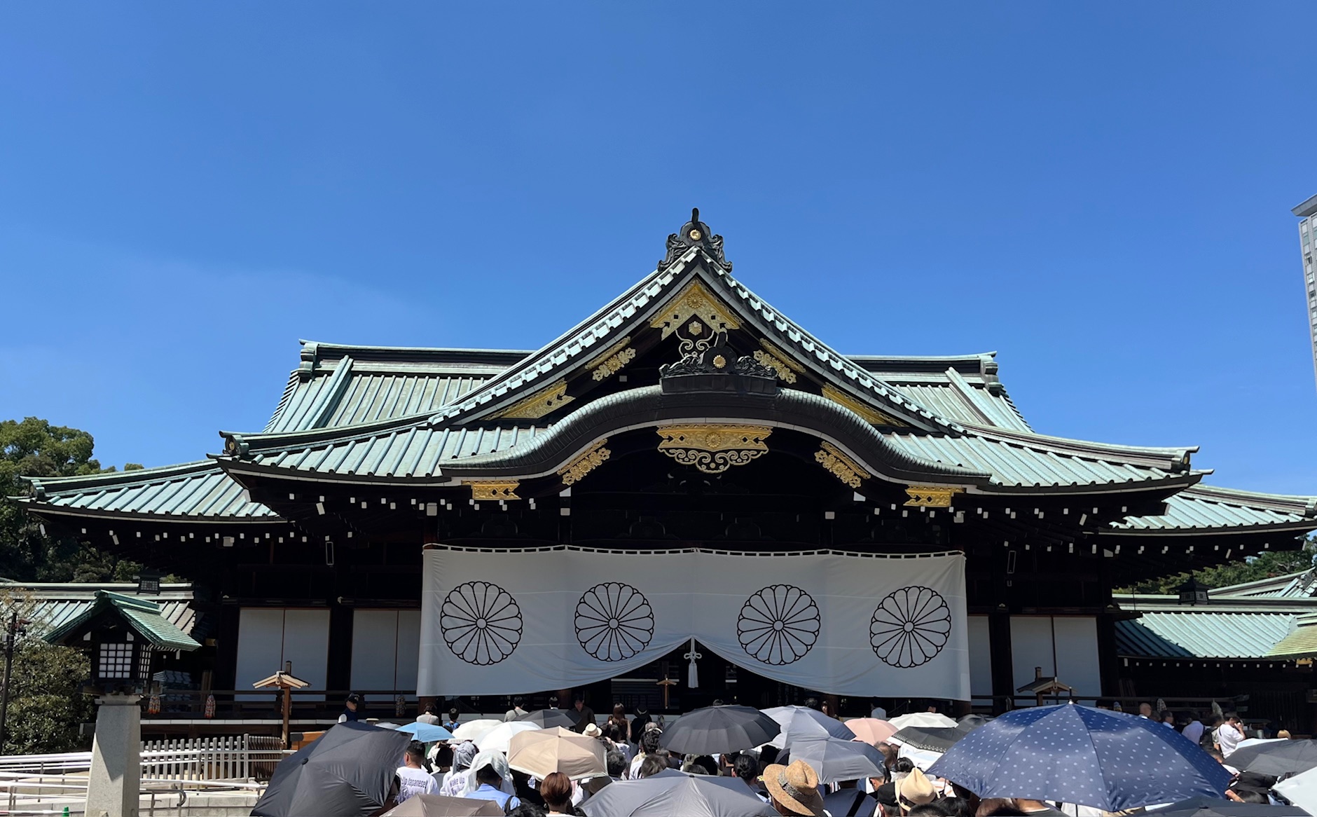 靖国神社参拝と歴史を学ぶ日帰り旅行