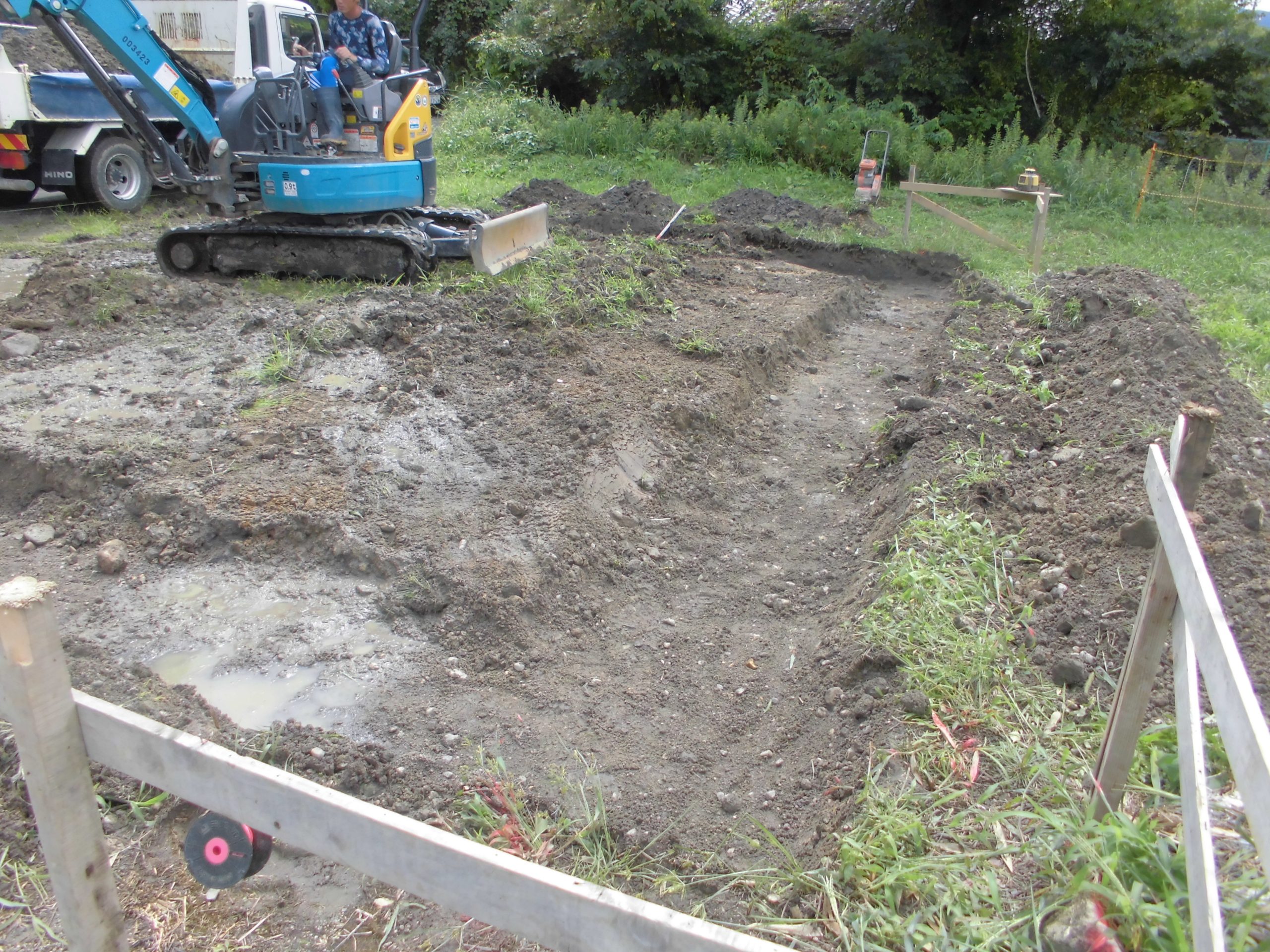 建売りの工事を始めました