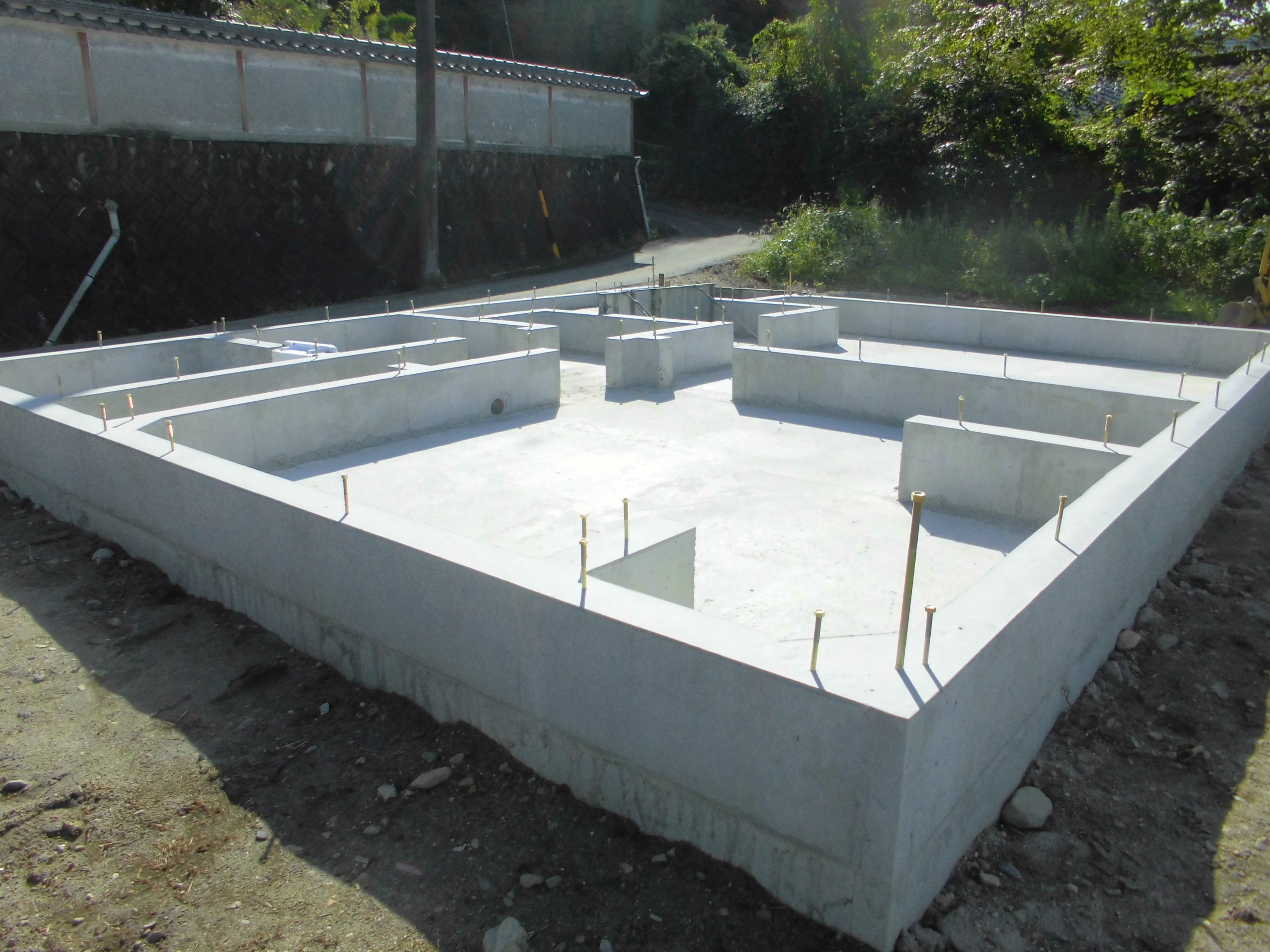 建売りの基礎完成、土台敷き作業