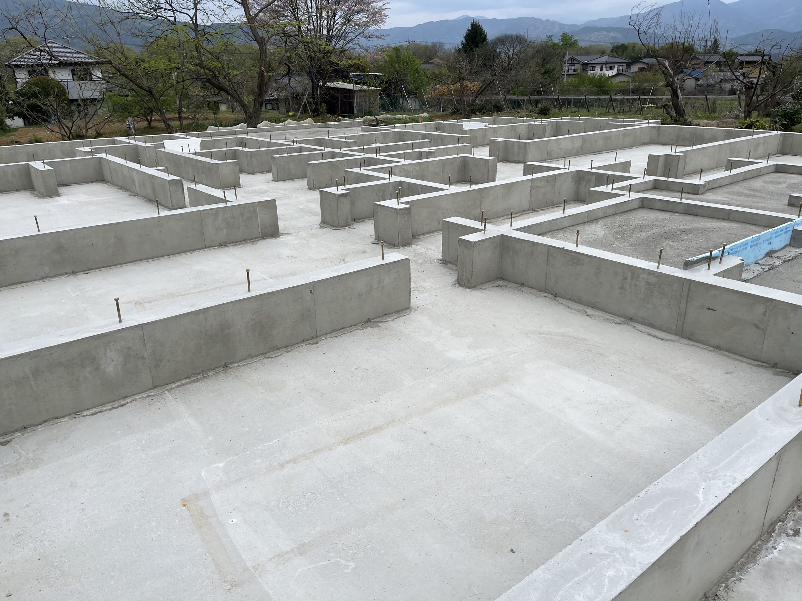 地面の下で家を支える！基礎工事って何をするの？