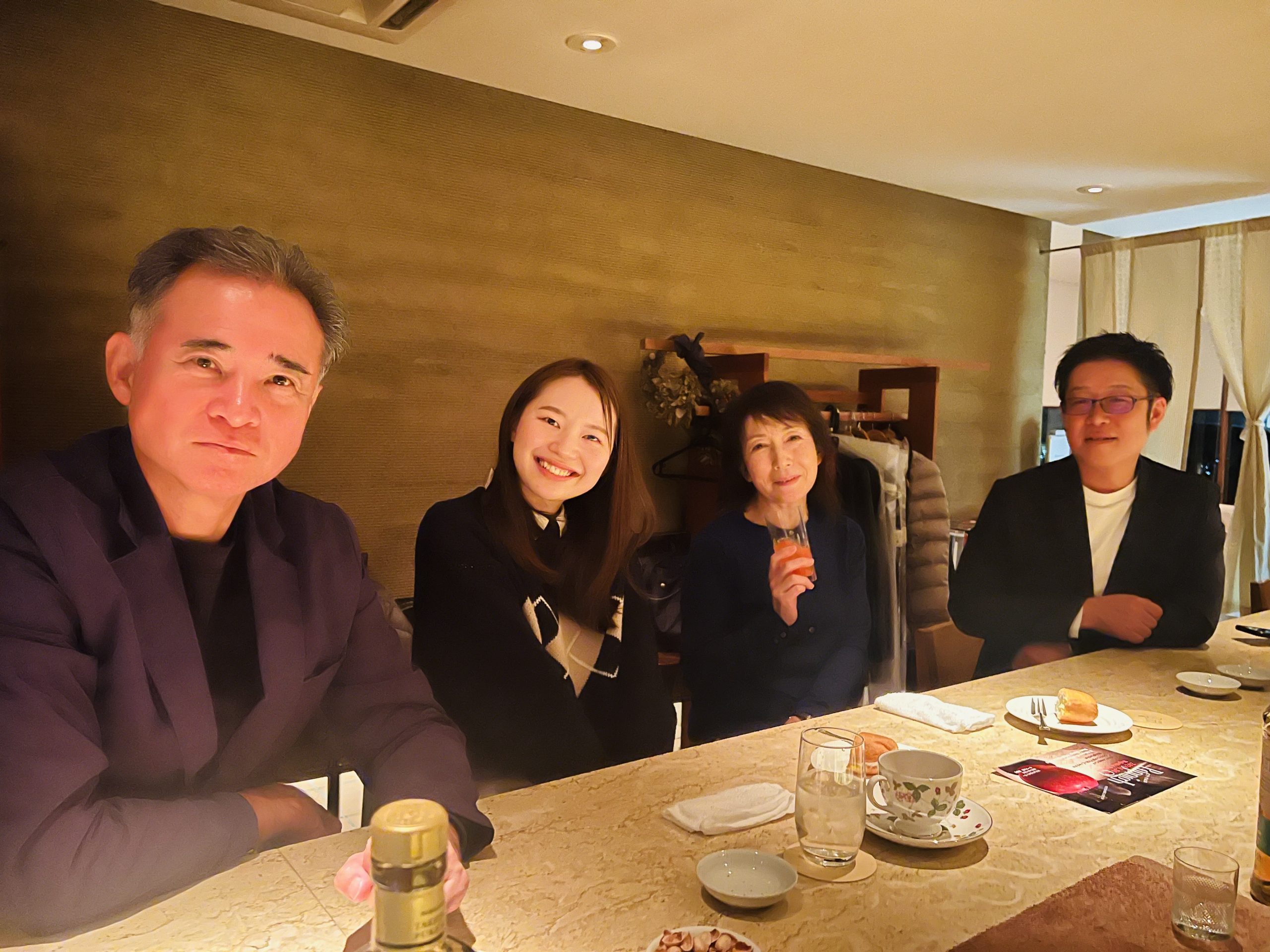 笑顔あふれるひととき～結婚のお祝いと忘年会～